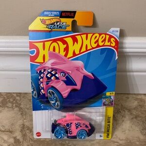 Hot Wheels Mega Bite Piranha Terror 87/250 or 4/5 pink blue HTD60
